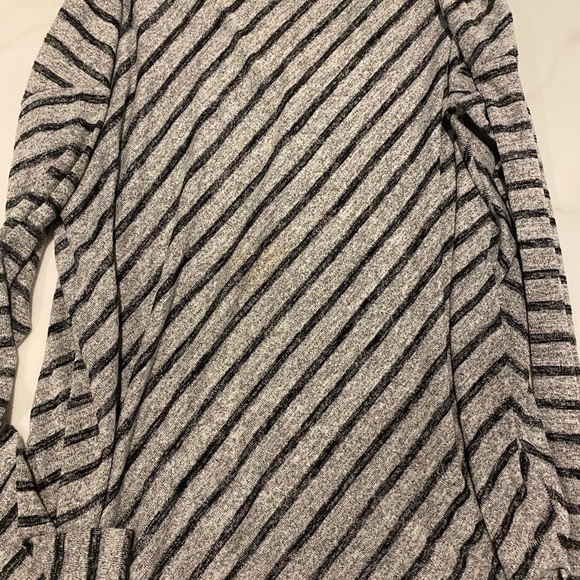 Rag and Bone stretchy long sleeve V neck - Picture 3 of 3